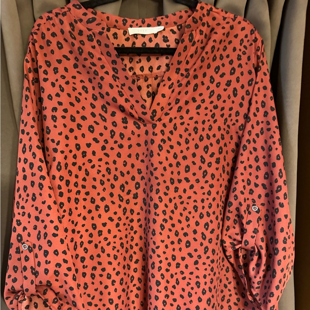 Beautiful and versatile top by Lush-3X -